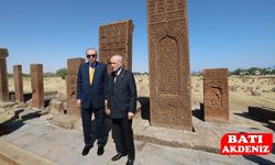 Erdoğan ve Bahçeli’den Selçuklu Meydan Mezarlığı’na Ziyaret