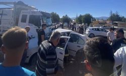 Elmalı-Finike Yolunda Sanayi Kavşağında Trafik Kazası