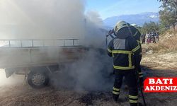 Seyir Halindeki Kamyonet Alev Alev Yandı!