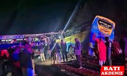 Tarihin En Ağır Trafik Kazalarından Biri: 63 Can Kaybı