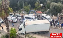 Öğrencileri Taşıyan Minibüs Kamyonla Çarpıştı: 22 Öğrenci Yaralı