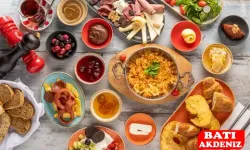 Harçlıklarıyla Kahvaltıya Gelen Çocuklara Sürpriz İkram