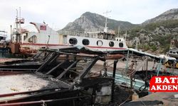 Antalya Sahilinde Korku Dolu Anlar: Yıldırım Teknelere İsabet Etti