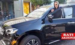 Hülya Avşar Tarabya Sahilinde Kaza Yaptı: Lüks Araçta Büyük Hasar