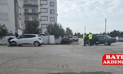 Kumluca’da Kontrolsüz Kavşakta Trafik Kazası