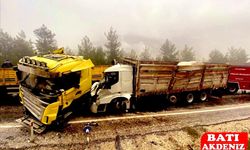 Antalya’da Tır ile Kamyon Çarpıştı: 1 Ölü, 1 Ağır Yaralı