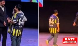 Canlı Yayında Gerginlik: Kadıköy Boğası Mikrofonu Fırlatıp Gitti