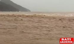 Antalya’da Yağmur Sonrası Deniz Kahverengiye Döndü