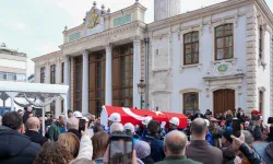 Usta tiyatrocu Haldun Dormen son yolculuğuna alkışlarla uğurlandı