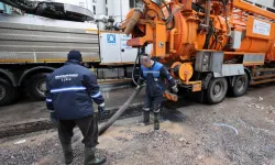 İzmir'de kuvvetli yağış: Ekipler yoğun mesai yaptı