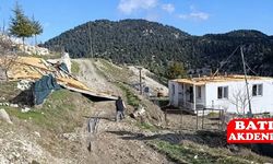 Kumluca Karagöl Yaylası’nda Fırtına Çatıları Uçurdu