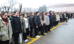 Okullarda 6 Şubat için saygı duruşunda bulunuldu