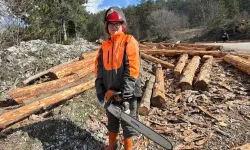 Babası ormanda hayatını kaybetti, o baltayı elinden bırakmadı!