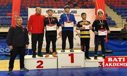 Kumlucalı Güreşçi Turgut Tuğra Arı Türkiye İkincisi Oldu