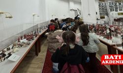 Finike Atatürk İlkokulu 2. Sınıf Öğrencilerinden Kumluca Müzesi’ne Eğitici Ziyaret