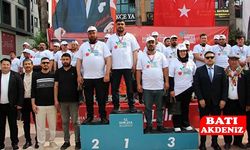 Kumluca'da Acı Biber Yeme Yarışmasında Gramlar Havada Uçuştu