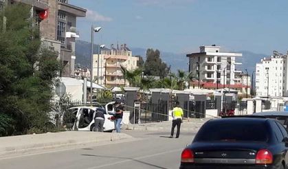 Finike Adliyesi Önünde Silah Sesleri