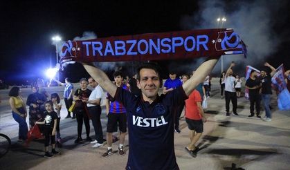 Trabzon taraftarları şampiyonluğu kutluyor