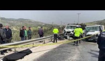Hatay'da iki kamyonetin çarpıştığı kazada 1 kişi öldü, 3 kişi yaralandı