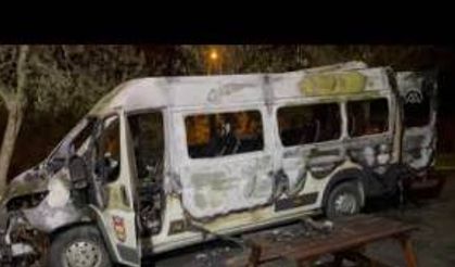 Karabük'te park halindeki minibüs yandı