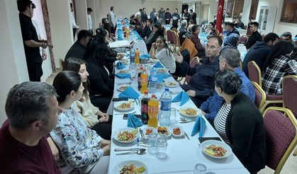 Kumluca'da depremzedelere iftar verildi