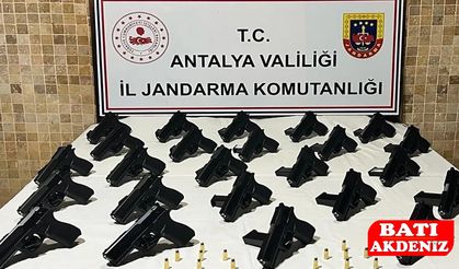Antalya’da Gece Baskını: Silah ve Şarjörlerle Yakalandılar!