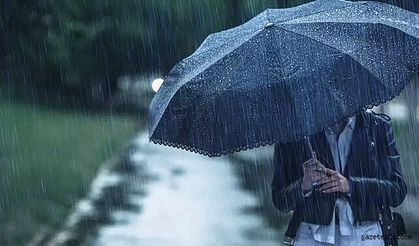 İstanbul’da Sıcaklık 15 Dereceye Düşüyor, Antalya’da Gök Gürültülü Sağanak Uyarısı