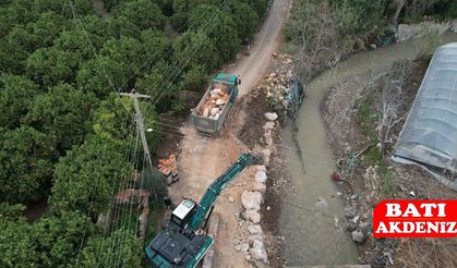 DSİ Kumluca Baysi Deresi’nde Makinalı Çalışmalarını Sürdürüyor