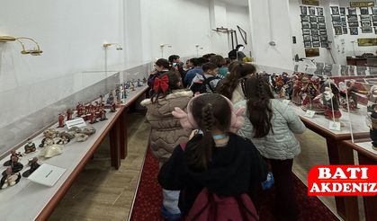Finike Atatürk İlkokulu 2. Sınıf Öğrencilerinden Kumluca Müzesi’ne Eğitici Ziyaret