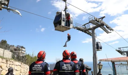 Ordu'da teleferik hattında nefes kesen kurtarma tatbikatı