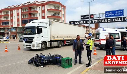 Kumluca Gödene Caddesi Hal Kavşağı'nda Trafik Kazası: 1 Yaralı