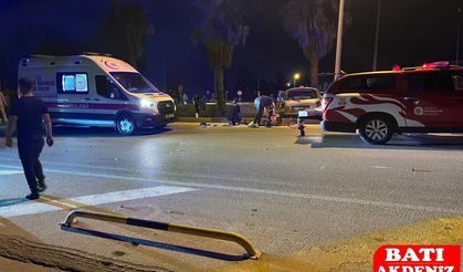 Kumluca-Finike Karayolunda Zincirleme Kaza: Sahil Park Yanında 3 Araç Çarpıştı!