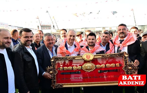 Kepez’in Başpehlivanı Enes Doğan: 10. Yağlı Güreşlerde Altın Kemerin Sahibi oldu