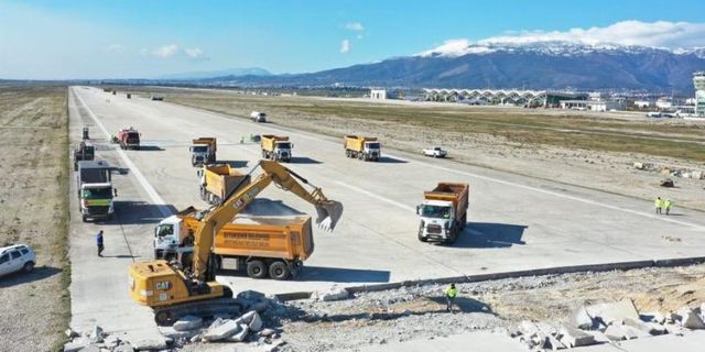 Ankara ekipleri Hatay Havalimanı'nı onarıma başladı... Kılıçdaroğlu: Gelsinler tutuklasınlar!