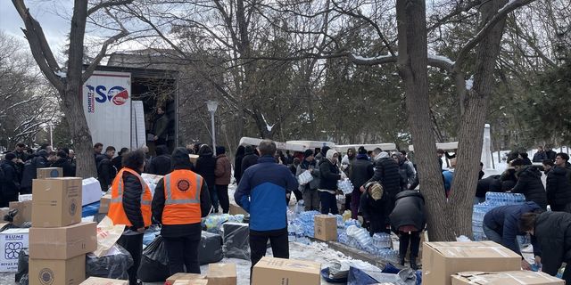 Ankara Üniversitesi'nde toplanan yardım malzemeleri deprem bölgesine gönderildi
