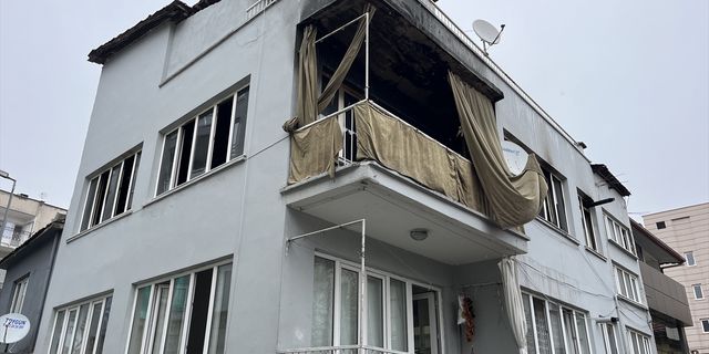 1 yaşındaki bebeğini öldürüp evini ateşe verdi