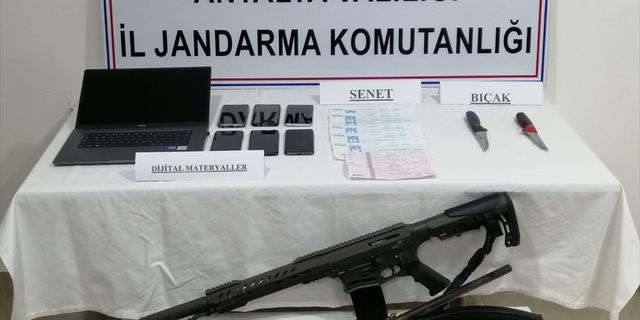 Antalya'da tefecilik ve yağma operasyonunda yakalanan 4 zanlı tutuklandı