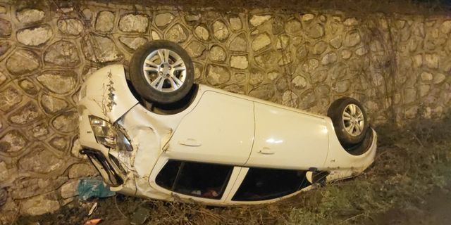 Samsun'da hendeğe devrilen otomobilin sürücüsü yaralandı