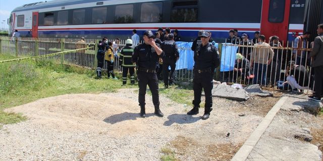 Manisa'da trenin çarptığı kişi öldü