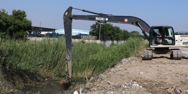 Manisa Şehzadeler'de kurutma kanalında temizlik