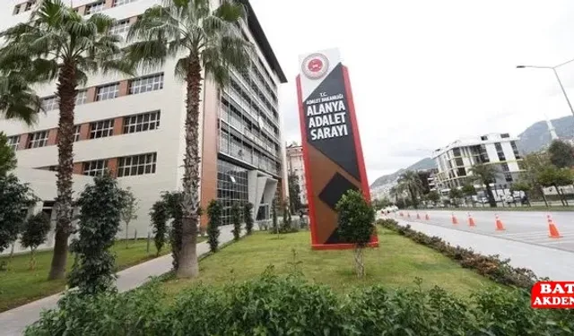 Alanya’da kaçak sigara operasyonu: Market baskınında çok sayıda ürün ele geçirildi