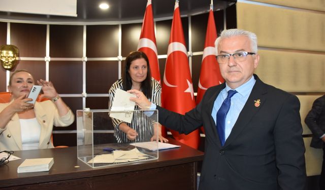 Belediye Başkanı Kocagöz'ün tutuklandığı Kepez'de CHP'li Altekin başkan vekili seçildi