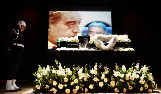 Her kuşağın sanatçısı Edip Akbayram'a son görev