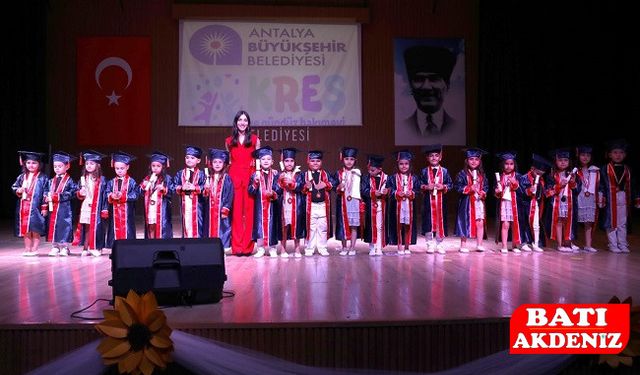 Kumluca’da Miniklerden Renkli Mezuniyet Kutlaması