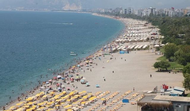 Antalya'da Güneşli ve Sıcak Bir Gün: Yağış Beklenmiyor