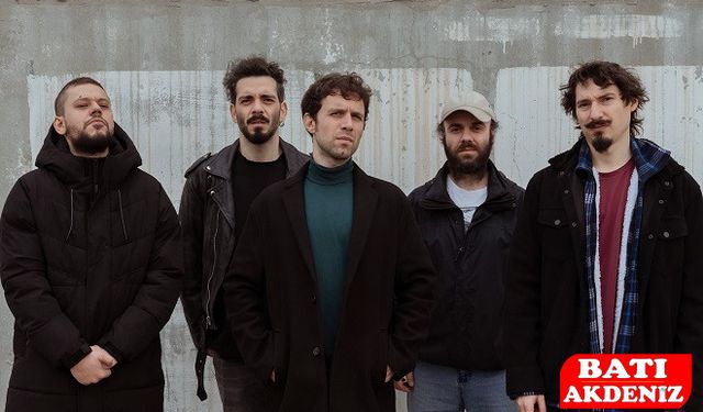 Sevilen Rock Grubu Adamlar Sahnelerden Çekiliyor