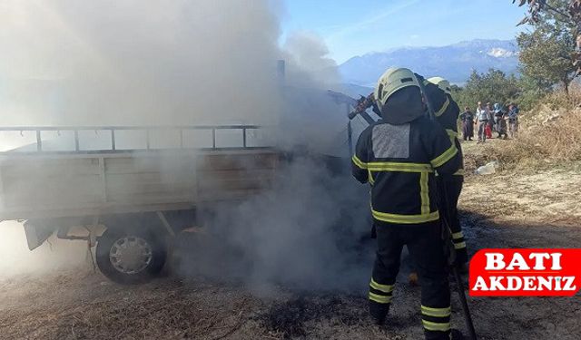 Seyir Halindeki Kamyonet Alev Alev Yandı!