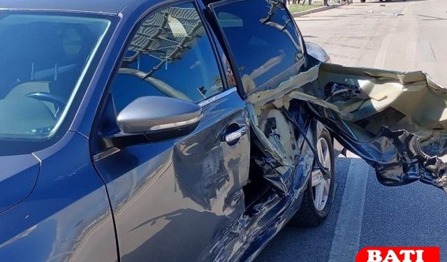 Kumluca Girişinde Trafik Kazası: Araçlarda Maddi Hasar Oluştu