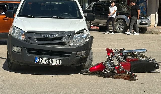 Kumluca’da Otomobil ile Motosiklet Çarpıştı: 1 Yaralı