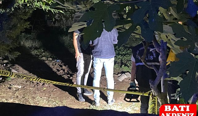 Cami Bahçesinde Toprağa Gömülü Bebek Bedeni Bulundu